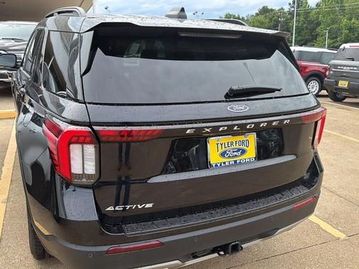 Agate Black Metallic 2026 Ford Explorer Active