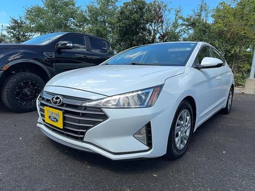 2019 Hyundai ELANTRA SE