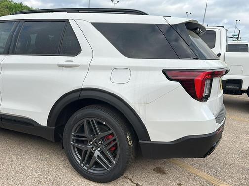 Star White Metallic Tri-Coat 2026 Ford Explorer ST-Line