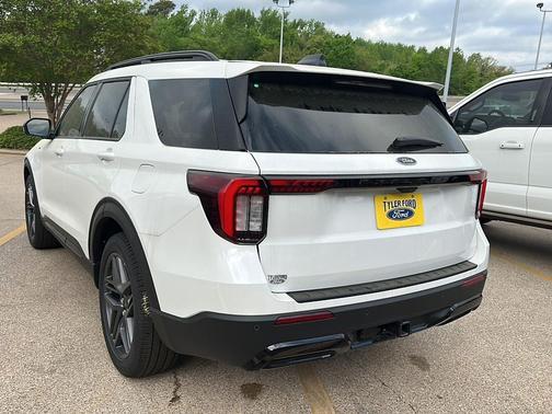 Star White Metallic Tri-Coat 2026 Ford Explorer ST-Line