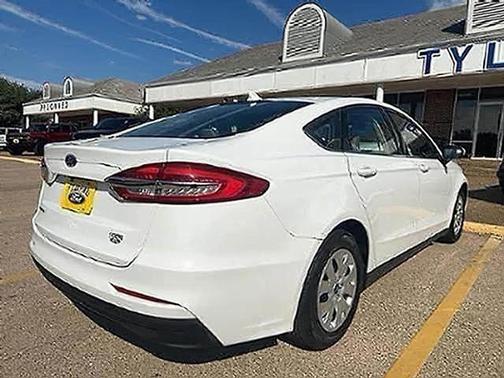 Oxford White 2020 Ford Fusion S