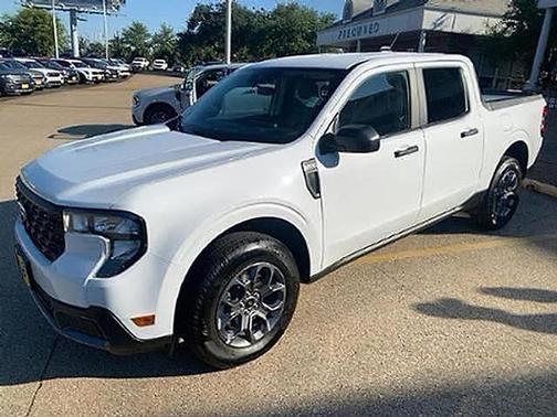 Oxford White 2025 Ford Maverick XLT