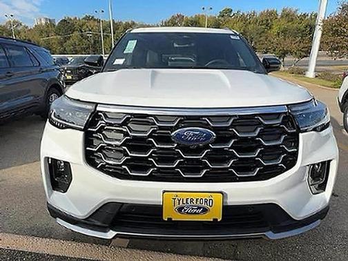 Star White Metallic Tri-Coat 2026 Ford Explorer Platinum