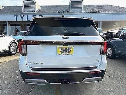 Star White Metallic Tri-Coat 2026 Ford Explorer Platinum