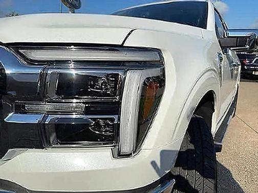 Star White Metallic Tri-Coat 2025 Ford F-150 Lariat