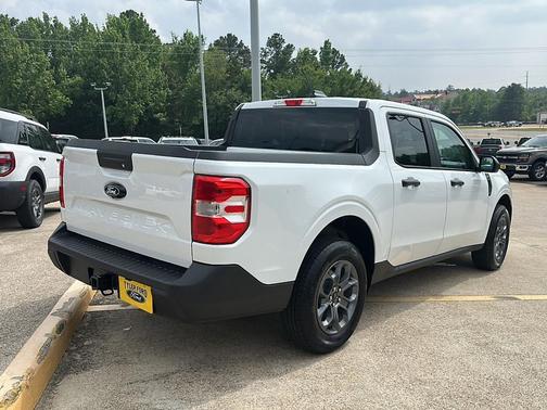 Oxford White 2025 Ford Maverick XLT