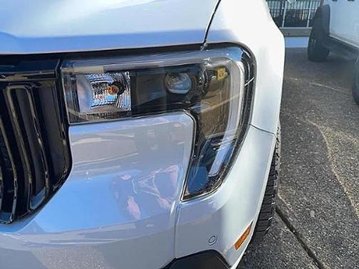 Space White Metallic 2026 Ford Maverick Lobo