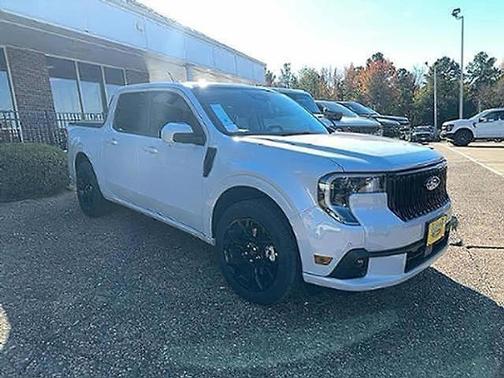 Space White Metallic 2026 Ford Maverick Lobo