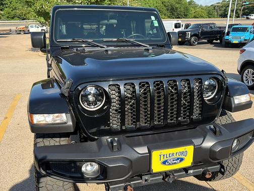 Black Clearcoat 2022 Jeep Gladiator Altitude 4x4