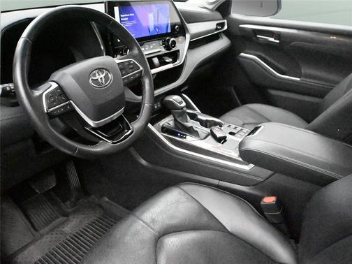 2024 Toyota Highlander Hybrid Platinum