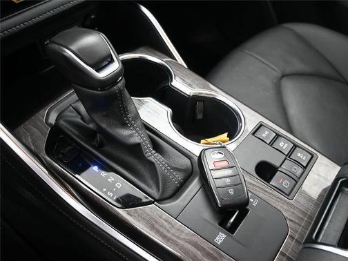 2024 Toyota Highlander Hybrid Platinum