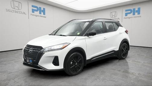 Aspen White / Super Black 2023 Nissan Kicks SR