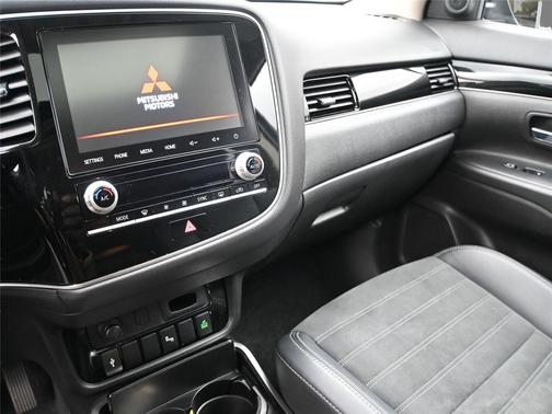 2020 Mitsubishi Outlander SE