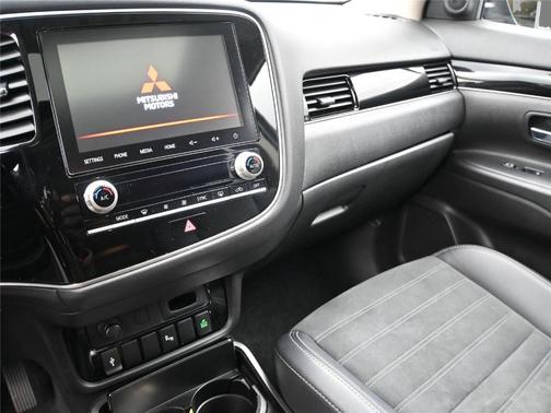 2020 Mitsubishi Outlander SE