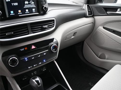 2021 Hyundai TUCSON SE