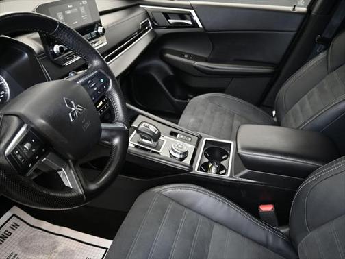 2022 Mitsubishi Outlander SE
