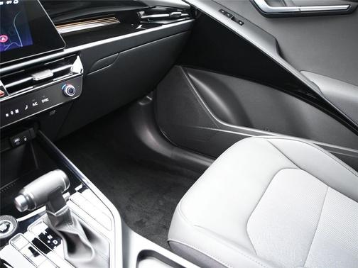 2024 Kia Niro EX Touring