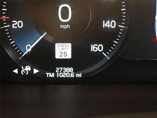 2022 Volvo XC90 T5 Momentum 7 Passenger