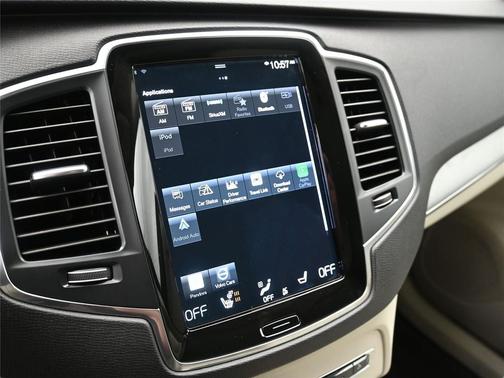 2022 Volvo XC90 T5 Momentum 7 Passenger
