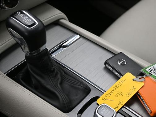 2022 Volvo XC90 T5 Momentum 7 Passenger