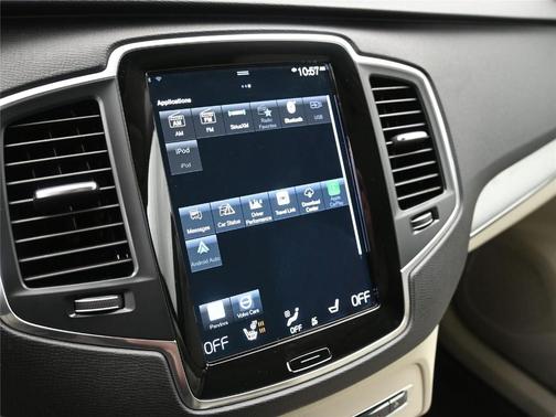 2022 Volvo XC90 T5 Momentum 7 Passenger