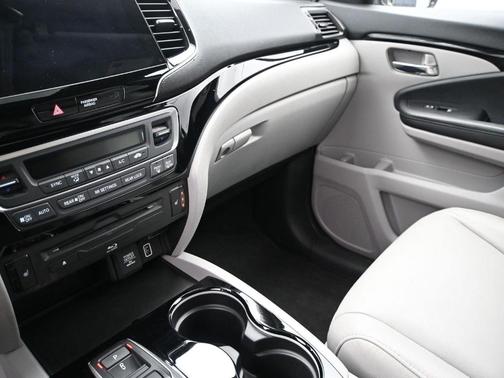 2020 Honda Pilot Touring 8-Passenger