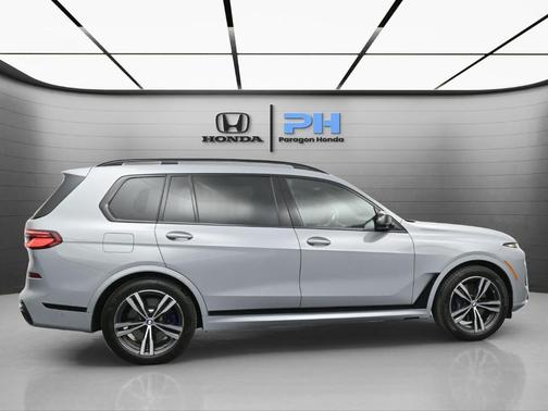 2025 BMW X7 M60i