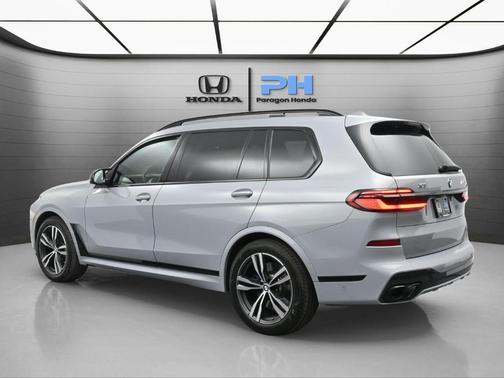 2025 BMW X7 M60i