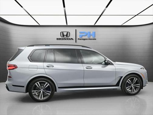2025 BMW X7 M60i