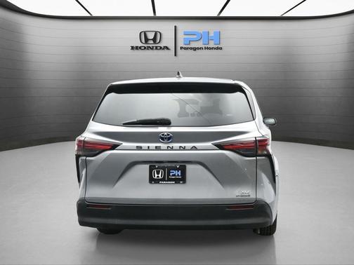 2022 Toyota Sienna XLE