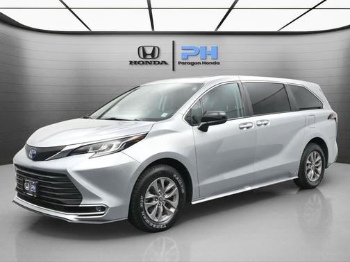 2022 Toyota Sienna XLE