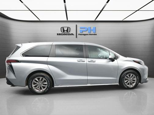 2022 Toyota Sienna XLE