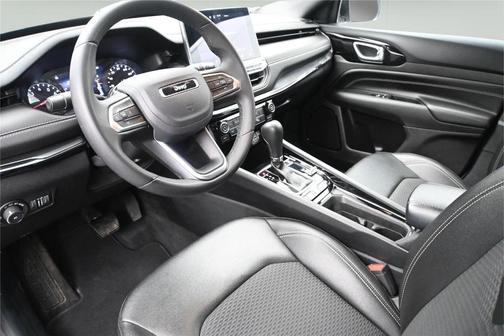 Bright White Clearcoat 2024 Jeep Compass Latitude