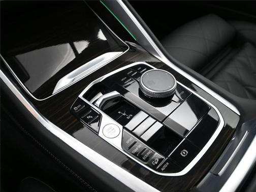 2025 BMW X6 xDrive40i