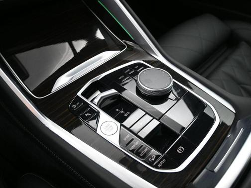 2025 BMW X6 xDrive40i