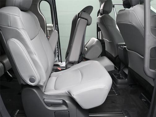 2024 Toyota Sienna XLE 8 Passenger