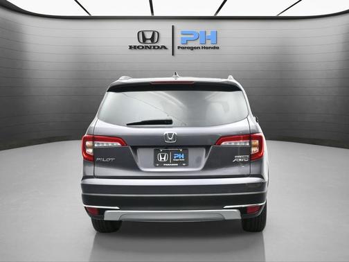 2022 Honda Pilot Touring 8-Passenger