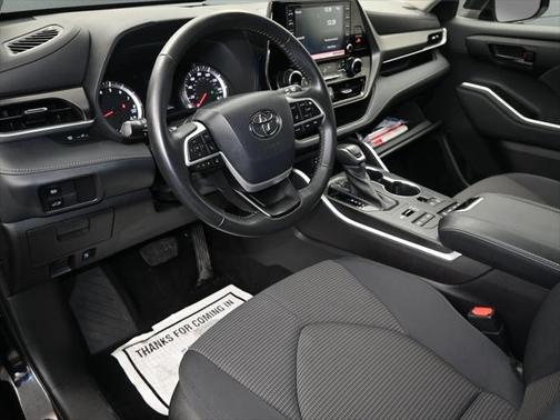 2022 Toyota Highlander LE