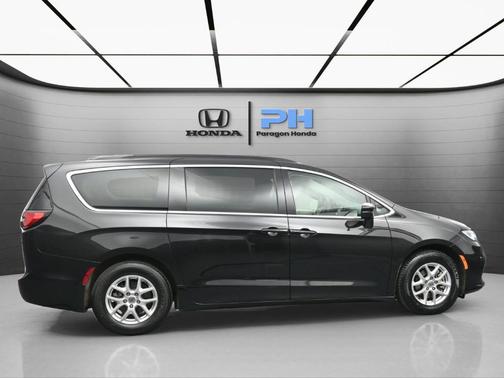 2022 Chrysler Pacifica Touring-L