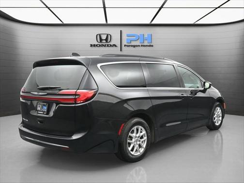 2022 Chrysler Pacifica Touring-L
