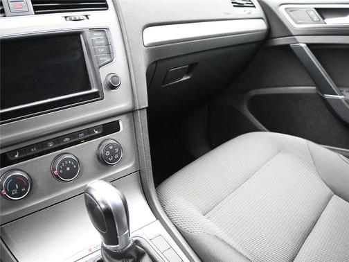 2017 Volkswagen Golf SportWagen TSI S