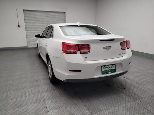 White 2016 Chevrolet Malibu Limited LT