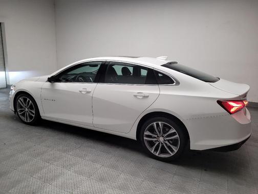 Summit White 2024 Chevrolet Malibu FWD 2LT