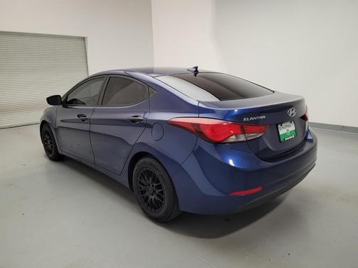 Photo 5 of 32 of 2016 Hyundai Elantra SE