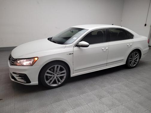 2017 Volkswagen Passat 1.8T R-Line w/Comfort