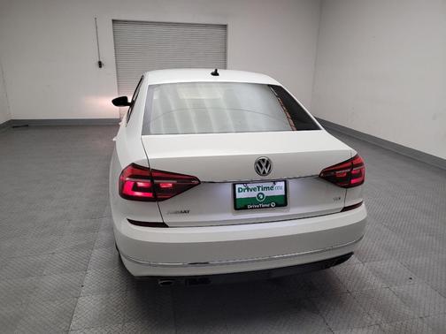 2017 Volkswagen Passat 1.8T R-Line w/Comfort