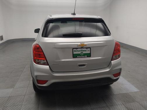Silver Ice Metallic 2020 Chevrolet Trax LS