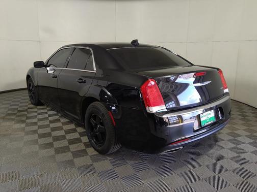Gloss Black 2018 Chrysler 300 Touring