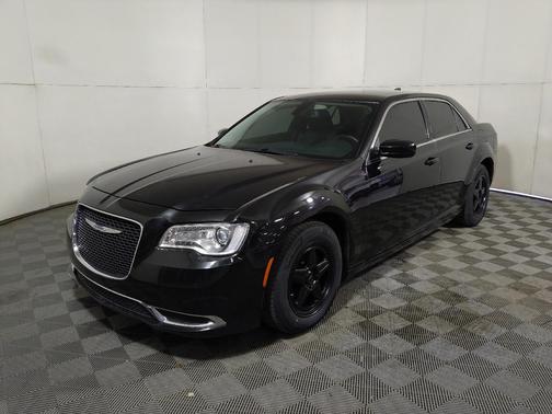 Gloss Black 2018 Chrysler 300 Touring