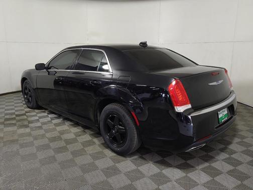 Gloss Black 2018 Chrysler 300 Touring